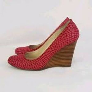 Max Studio Pink Snake Skin Pattern Wedges